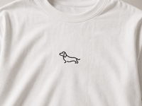 Detalle bordado minimalista SALCHI CO en crop top blanco