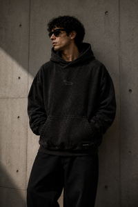 Fit boxy oversize de hoodie negro premium SALCHI CO estilo streetwear Chile