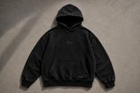 Outfit streetwear minimalista con hoodie oversize acid wash negro SALCHI CO
